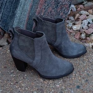 UGG Cobie II block heel ankle boots gray suede leather booties Women's 7